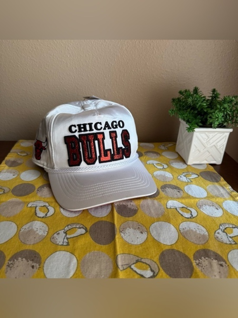 47 Brand NWT Chicago Bulls white satin Women’s hat